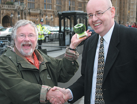 Bill Oddie and Bob Sinbank with their Green Apple Award